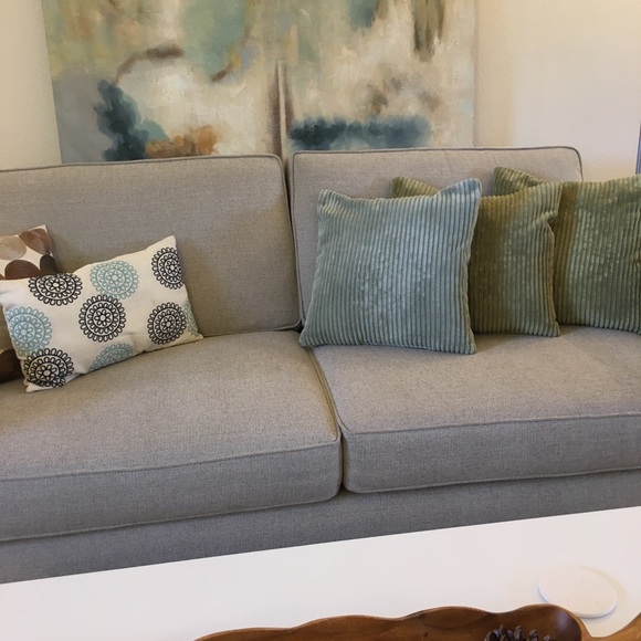 3 Throw Pillows - Picture 5 of 6